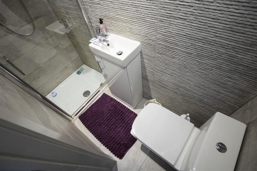 36, Luton Road - Image 3