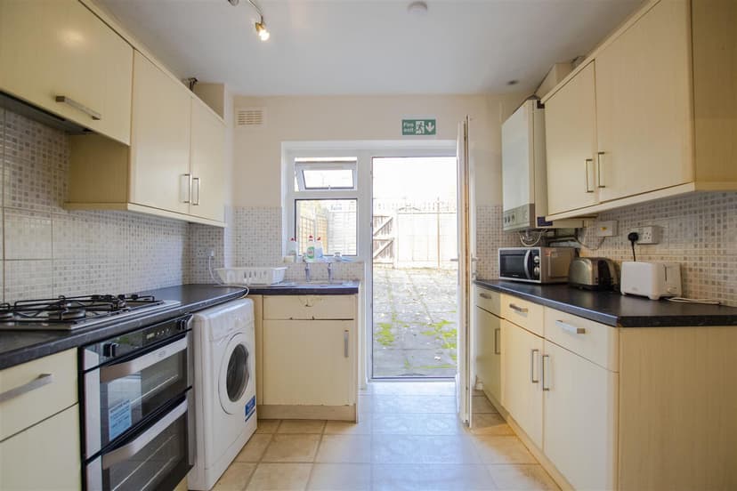 19, Fladbury Crescent - Image 7