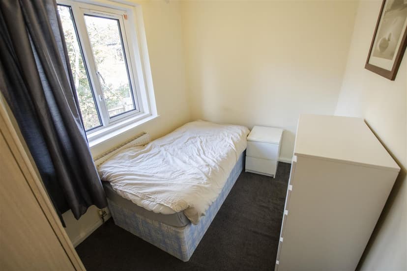 19, Fladbury Crescent - Image 3