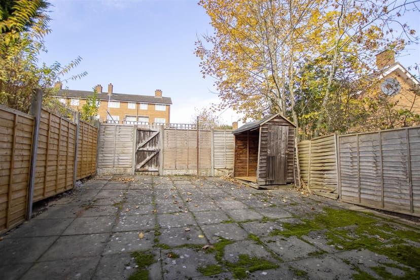 19, Fladbury Crescent - Image 1