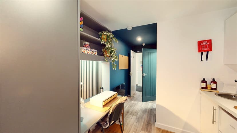 Flat 12, Twyning Road - Image 1