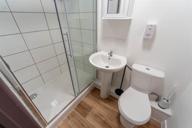 Flat 28, Twyning Road - Image 6