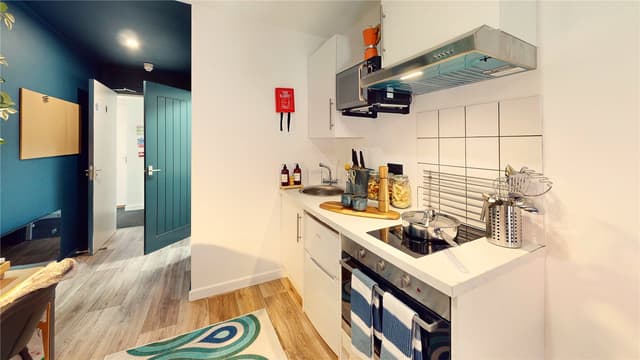 Flat 30, Twyning Road - Image 4