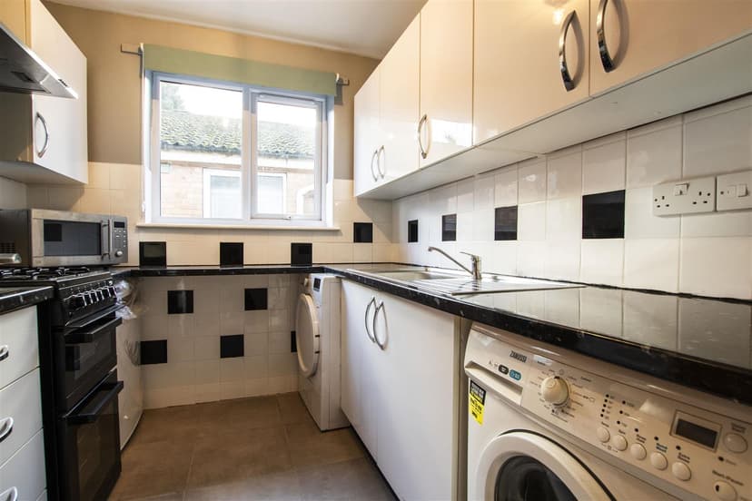 139, Wellman Croft - Image 3