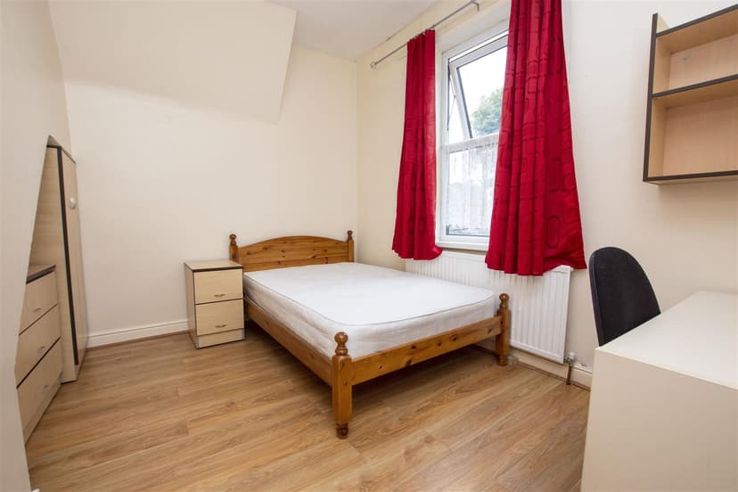 240, Tiverton Road - Image 9