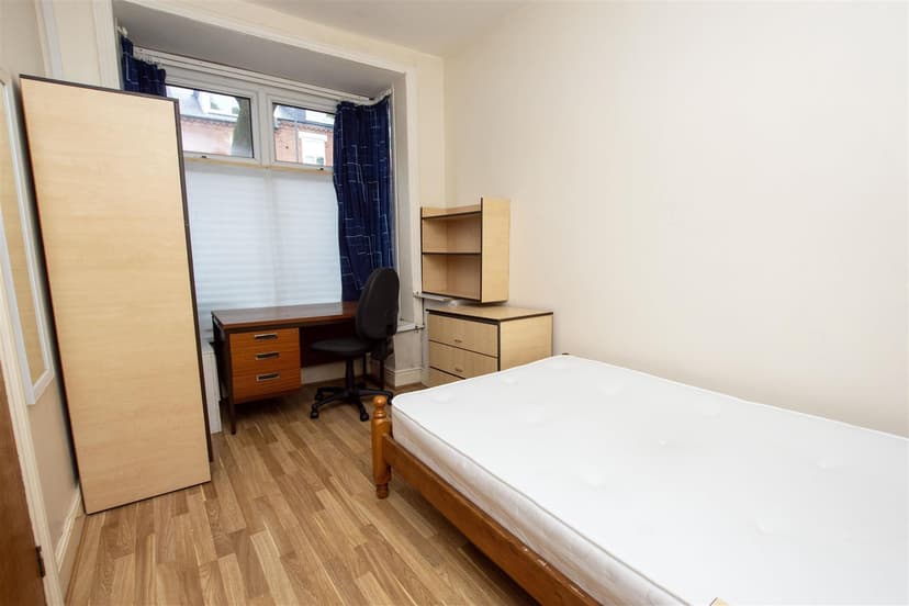 240, Tiverton Road - Image 6