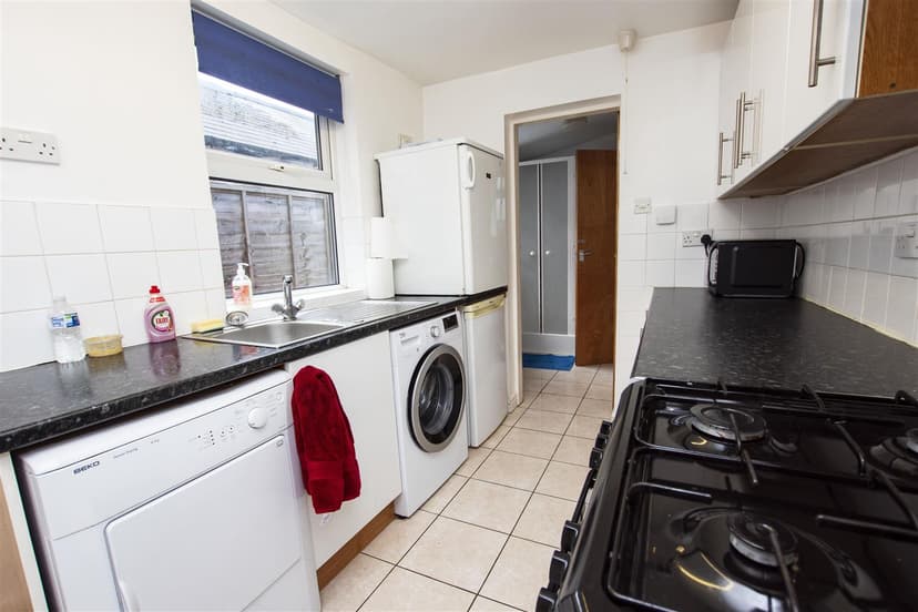 240, Tiverton Road - Image 5