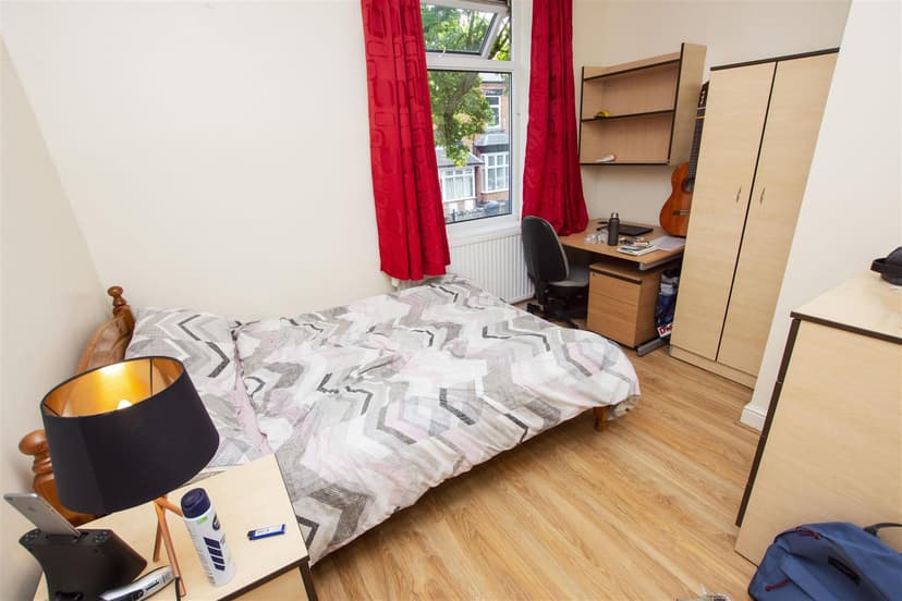 240, Tiverton Road - Image 3