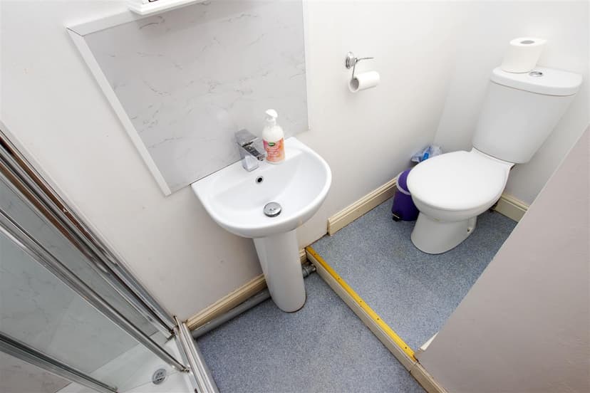 240, Tiverton Road - Image 2