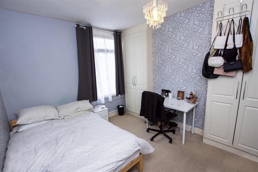70, Gleave Road - Image 4