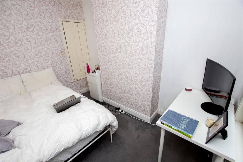 70, Gleave Road - Image 3