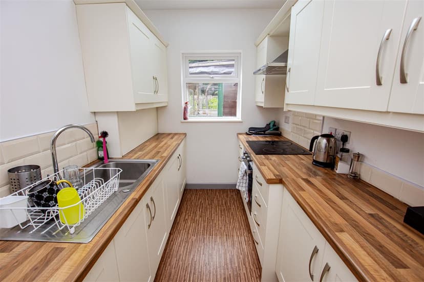 192, Hubert Road - Image 14