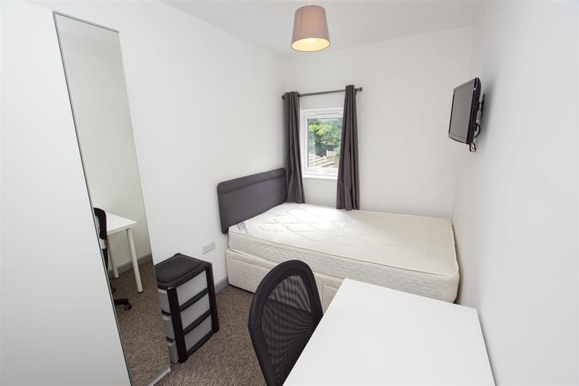 192, Hubert Road - Image 13