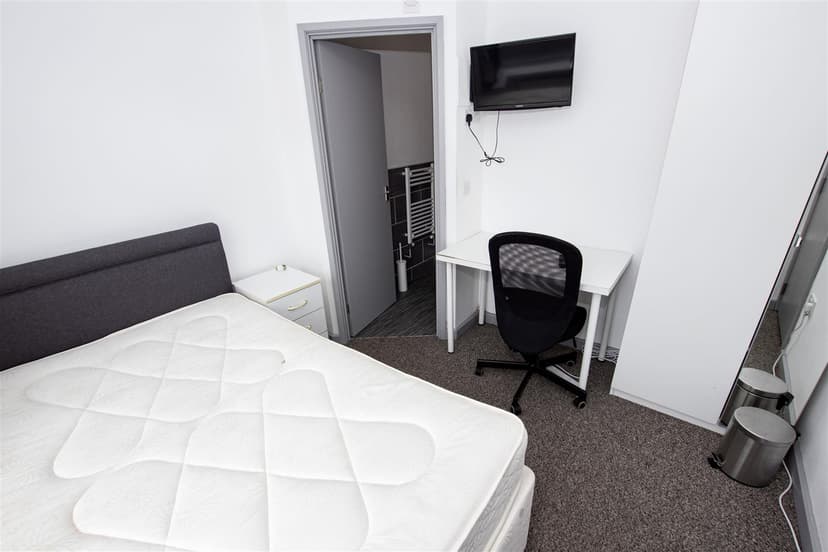 192, Hubert Road - Image 12