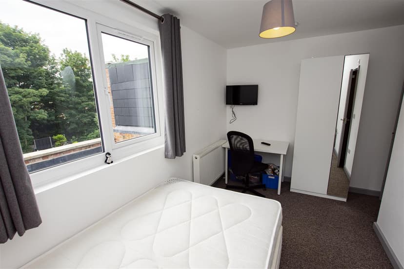 192, Hubert Road - Image 11