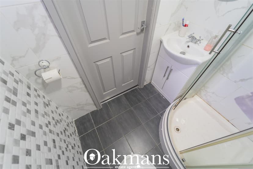 122, Oak Tree Lane - Image 18