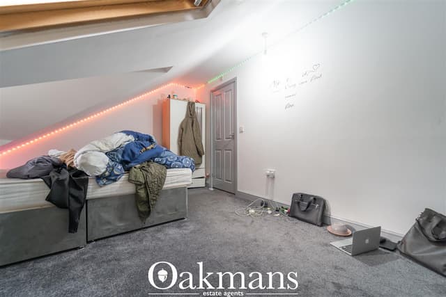 122, Oak Tree Lane - Image 11