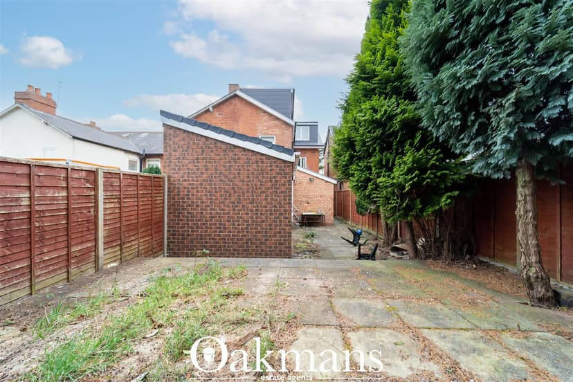 122, Oak Tree Lane - Image 2