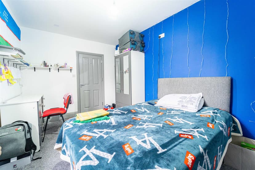 76, Gibbins Road - Image 24