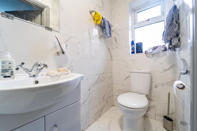 76, Gibbins Road - Image 23