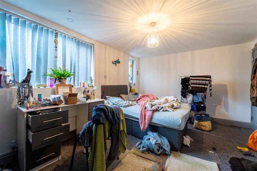 76, Gibbins Road - Image 18