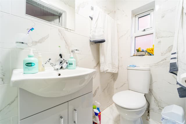 76, Gibbins Road - Image 17