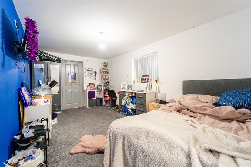 76, Gibbins Road - Image 13