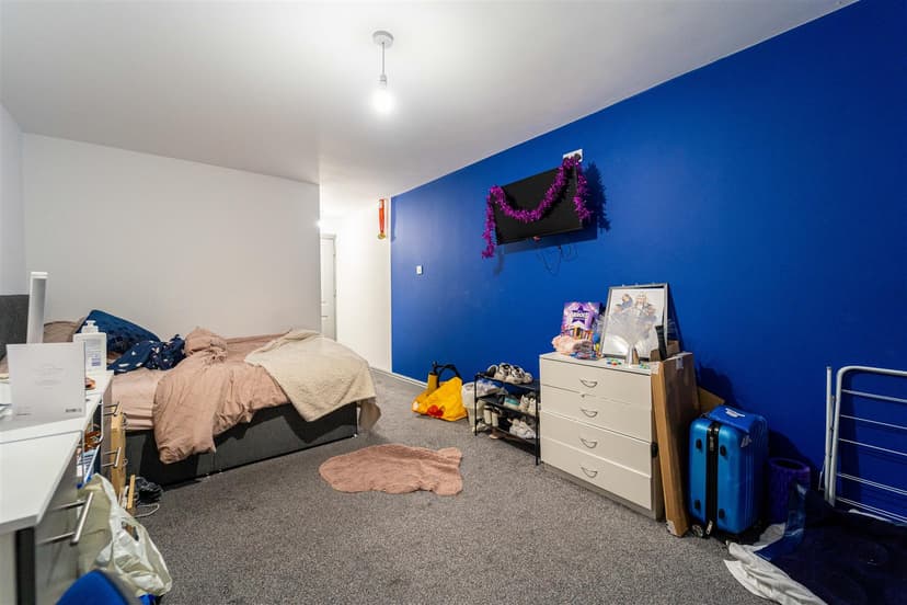 76, Gibbins Road - Image 12