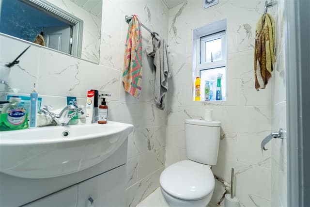 76, Gibbins Road - Image 11