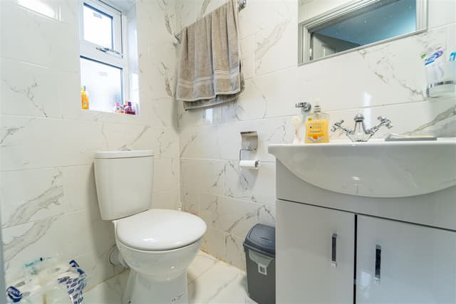 76, Gibbins Road - Image 8