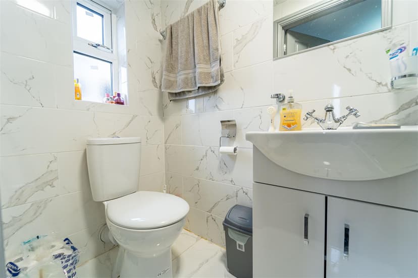 76, Gibbins Road - Image 8