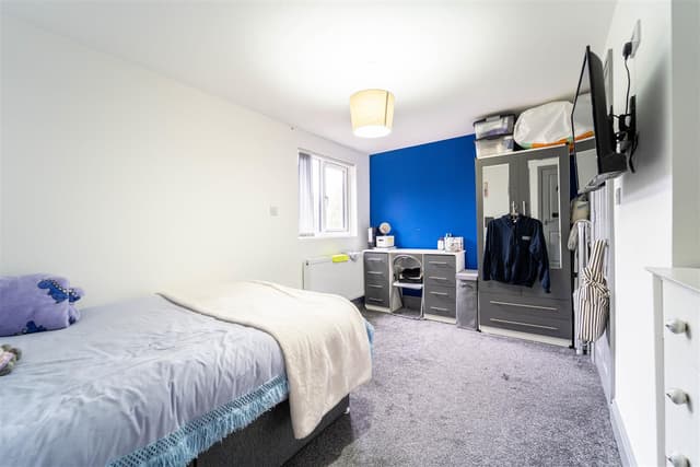 76, Gibbins Road - Image 7