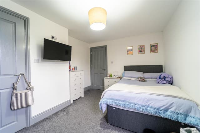 76, Gibbins Road - Image 6