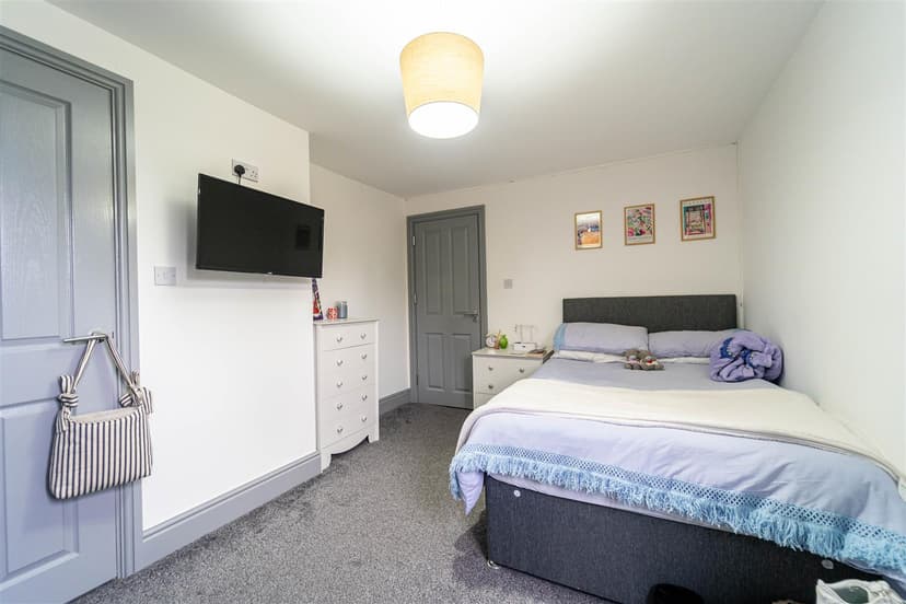 76, Gibbins Road - Image 6