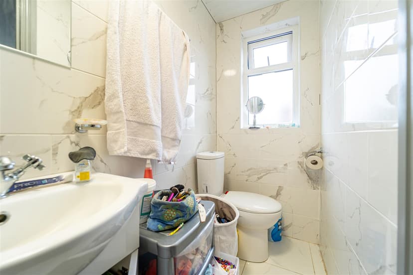 76, Gibbins Road - Image 5