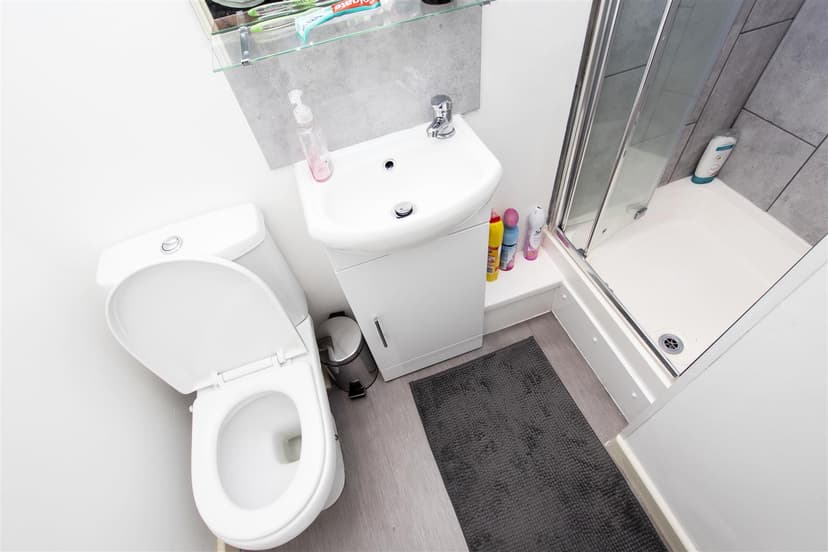 8, George Road - Image 4