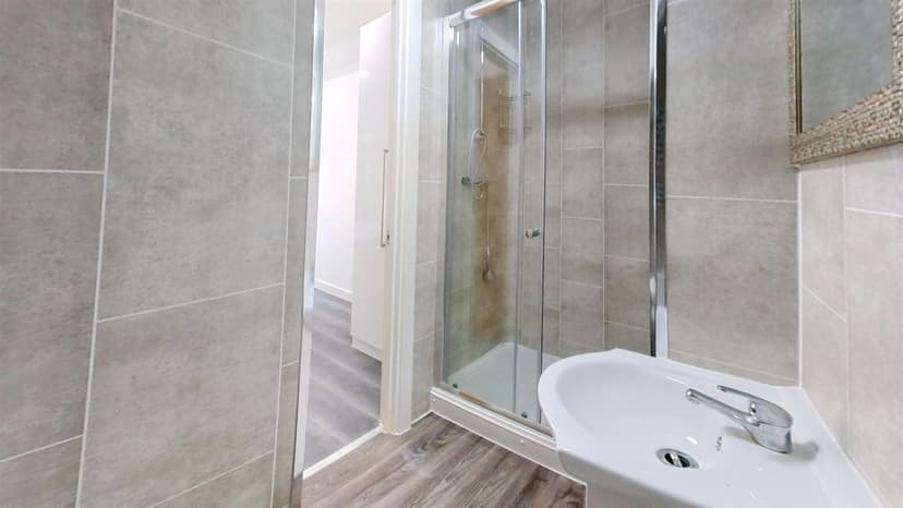 47, Exeter Road - Image 4