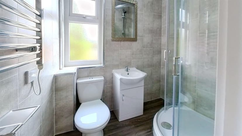 47, Exeter Road - Image 3