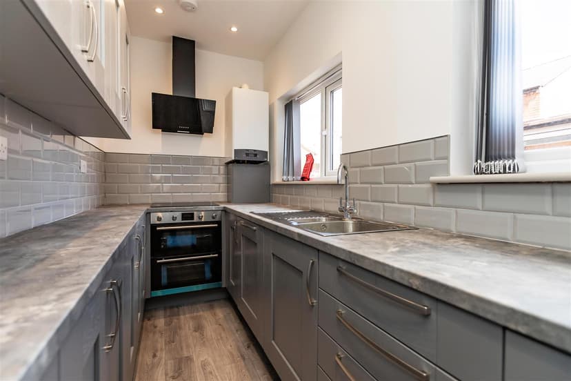 10 Florence Buildings, Hubert Road - Image 16