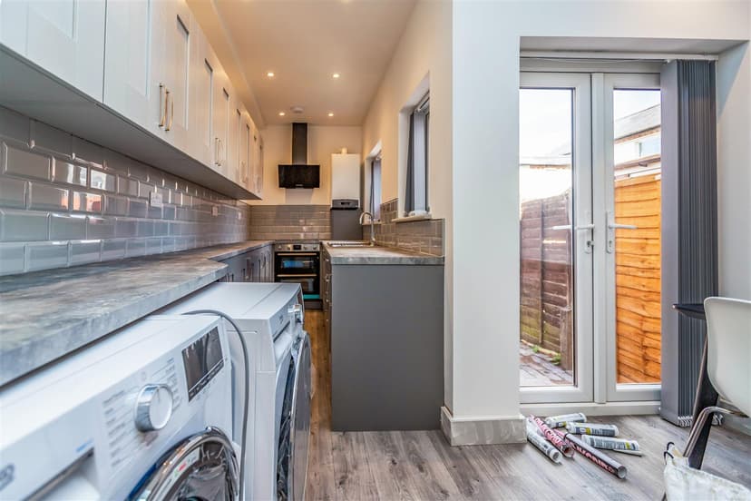 10 Florence Buildings, Hubert Road - Image 15