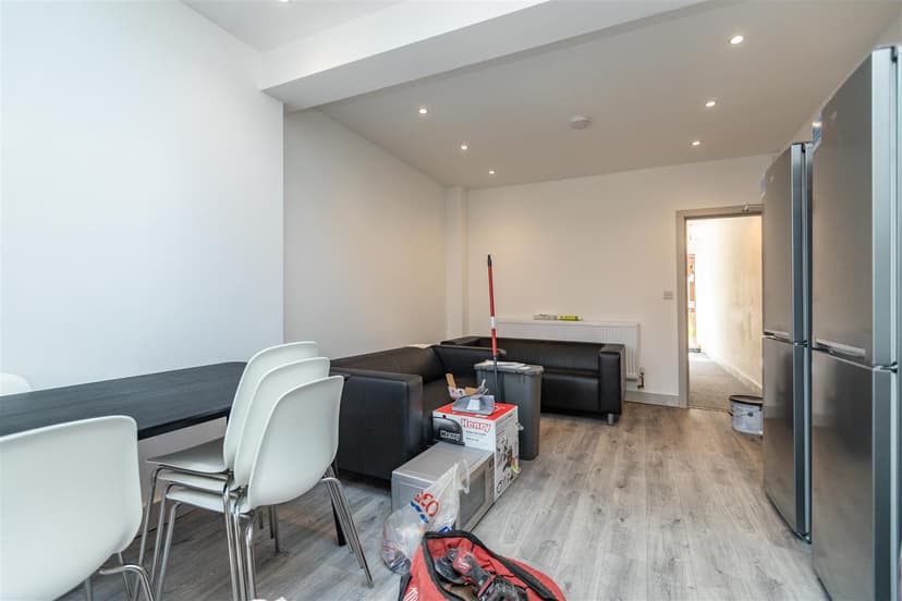 10 Florence Buildings, Hubert Road - Image 14