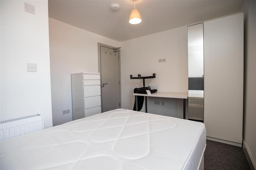 10 Florence Buildings, Hubert Road - Image 13