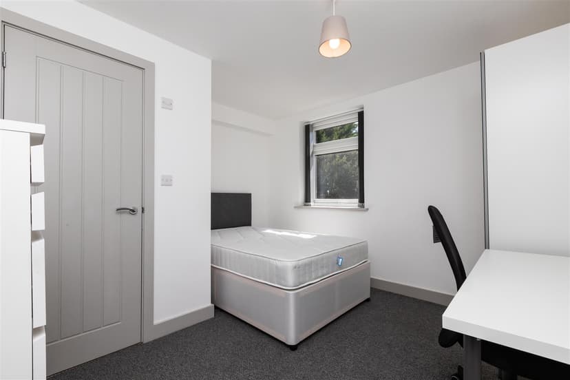 10 Florence Buildings, Hubert Road - Image 12