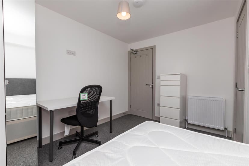 10 Florence Buildings, Hubert Road - Image 11