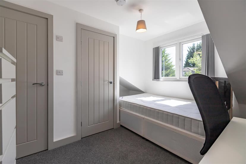 10 Florence Buildings, Hubert Road - Image 10