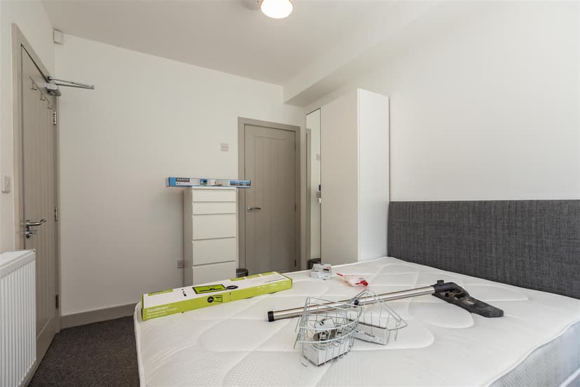 10 Florence Buildings, Hubert Road - Image 8