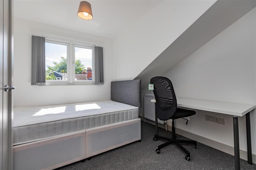 10 Florence Buildings, Hubert Road - Image 7