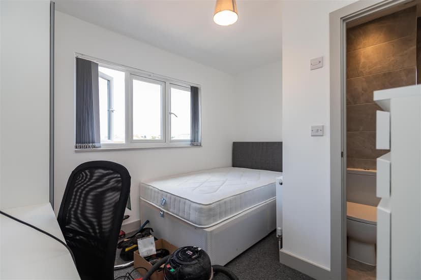 10 Florence Buildings, Hubert Road - Image 6