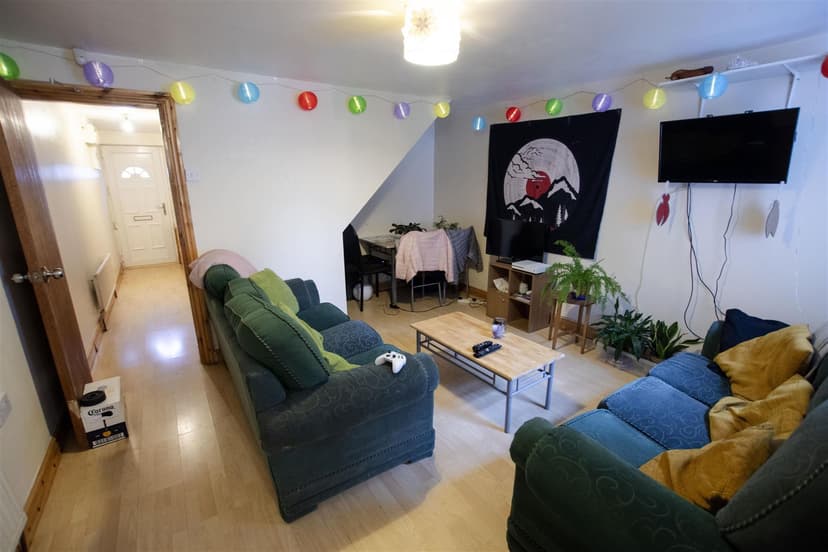 153, Hubert Road - Image 5