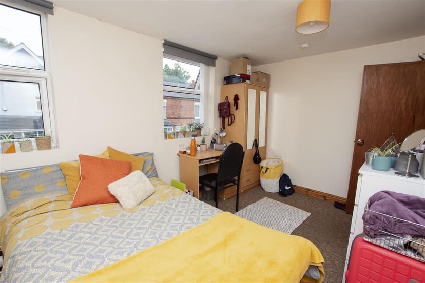 153, Hubert Road - Image 4